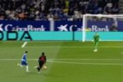 2-0！西甲冠军诞生，巴萨加冕三冠王，还送皇马3连亚，姆巴佩尴尬